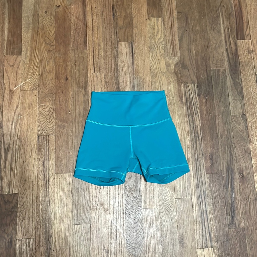 Lululemon Size 4 Wunder Train 4” Inseam Short